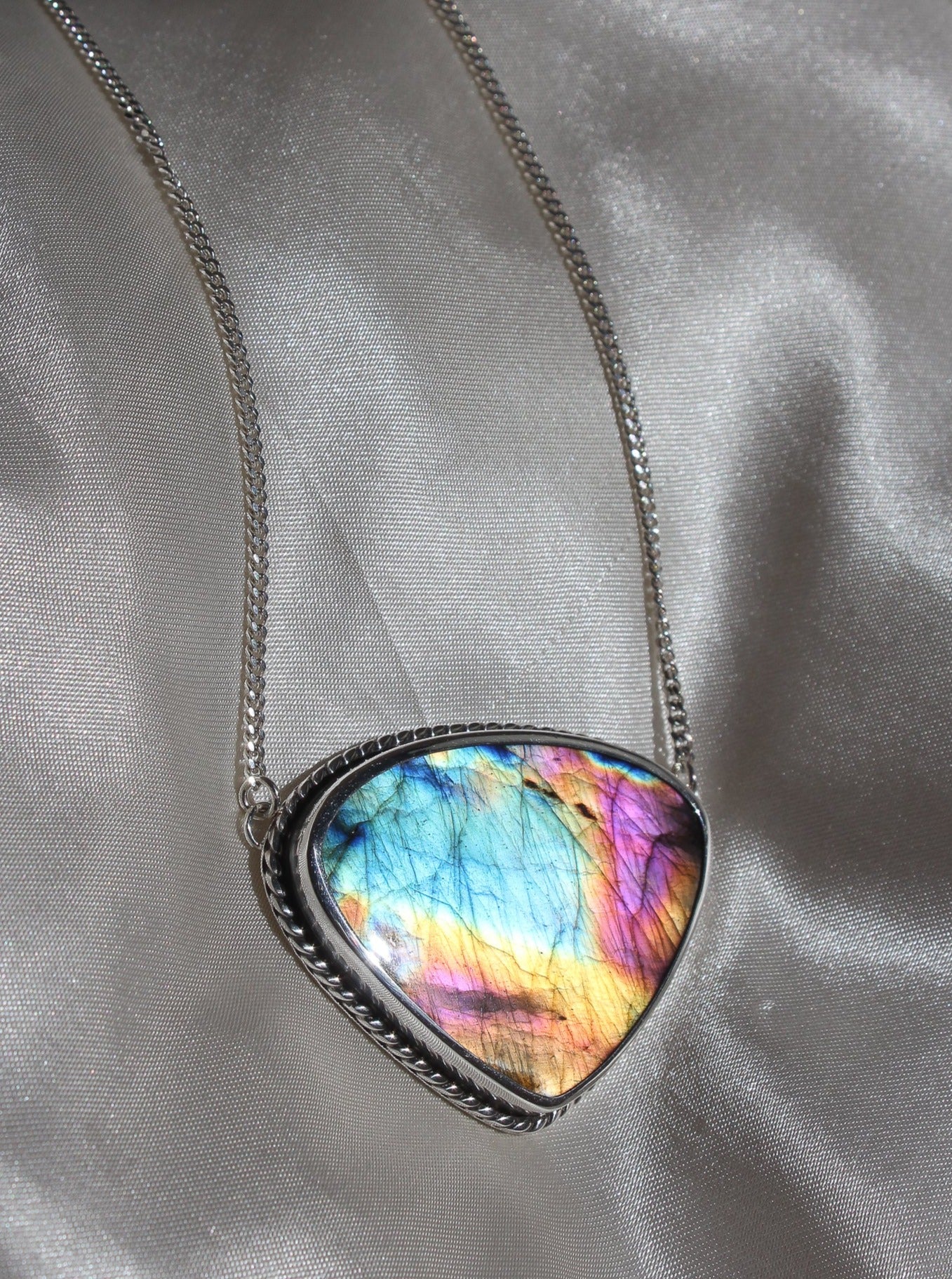 Handmade 925 sterling silver pendant with flashy labradorite stone lily and William jewelry