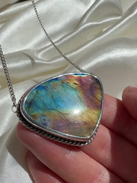 Handmade 925 sterling silver pendant with flashy labradorite stone lily and William jewelry